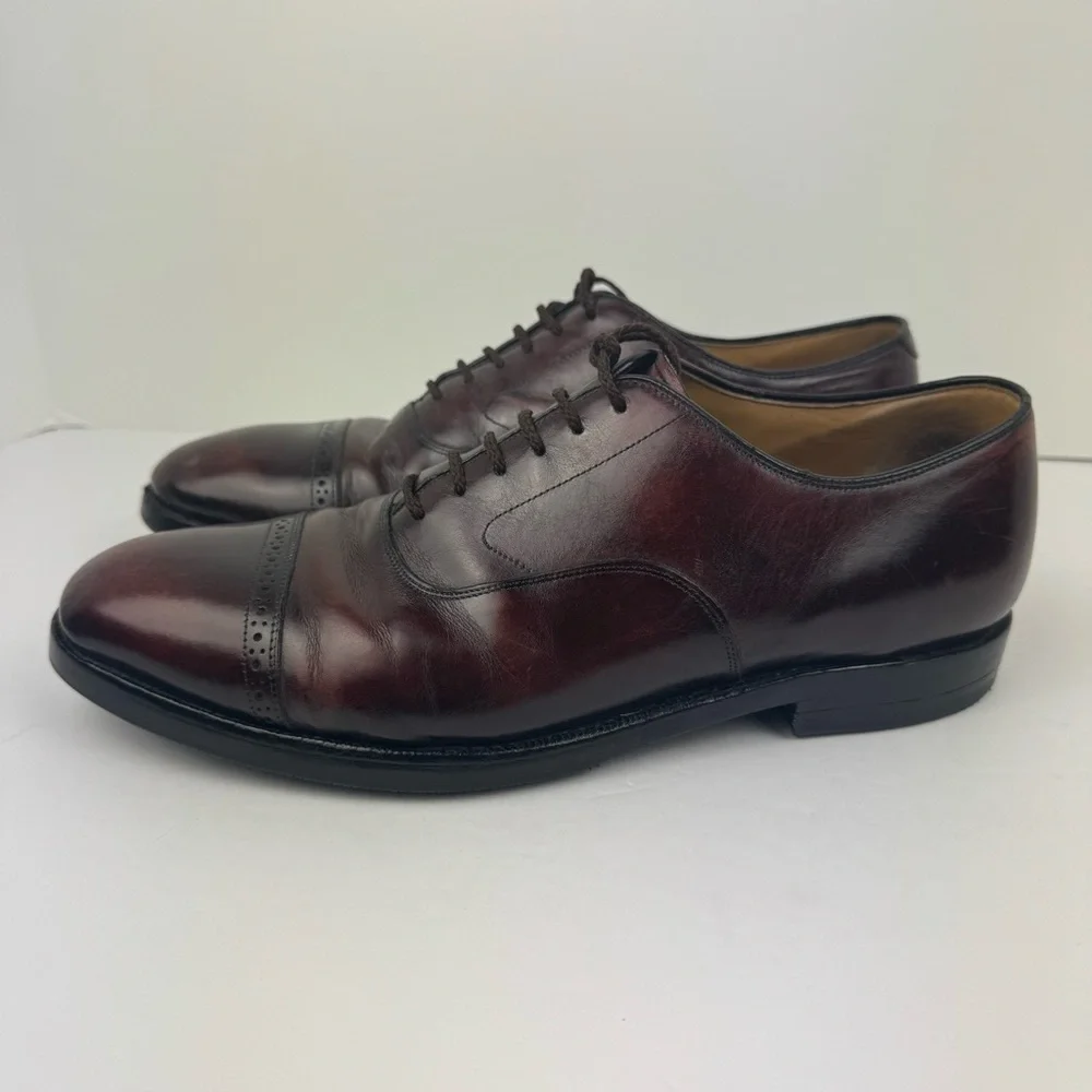 Johnston & Murphy Aldrich II cap-toe oxford dress shoe. Burgundy leather size 10